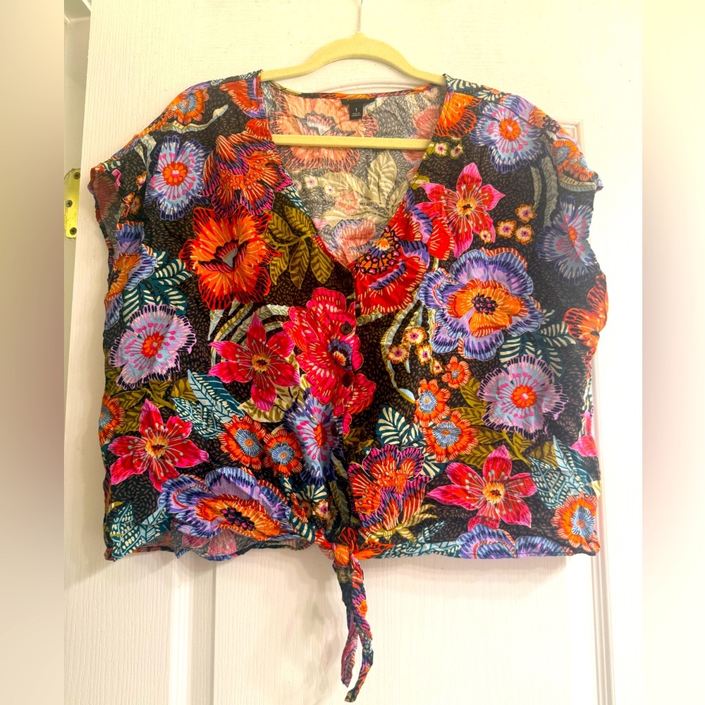 Torrid Black Floral Blouse Vibrant Challis Dolman Tie Front Crop Top - size 1